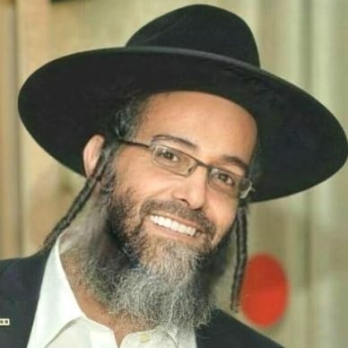 הכנסת ספר תורה עם המנחה הרב אורי יצחק